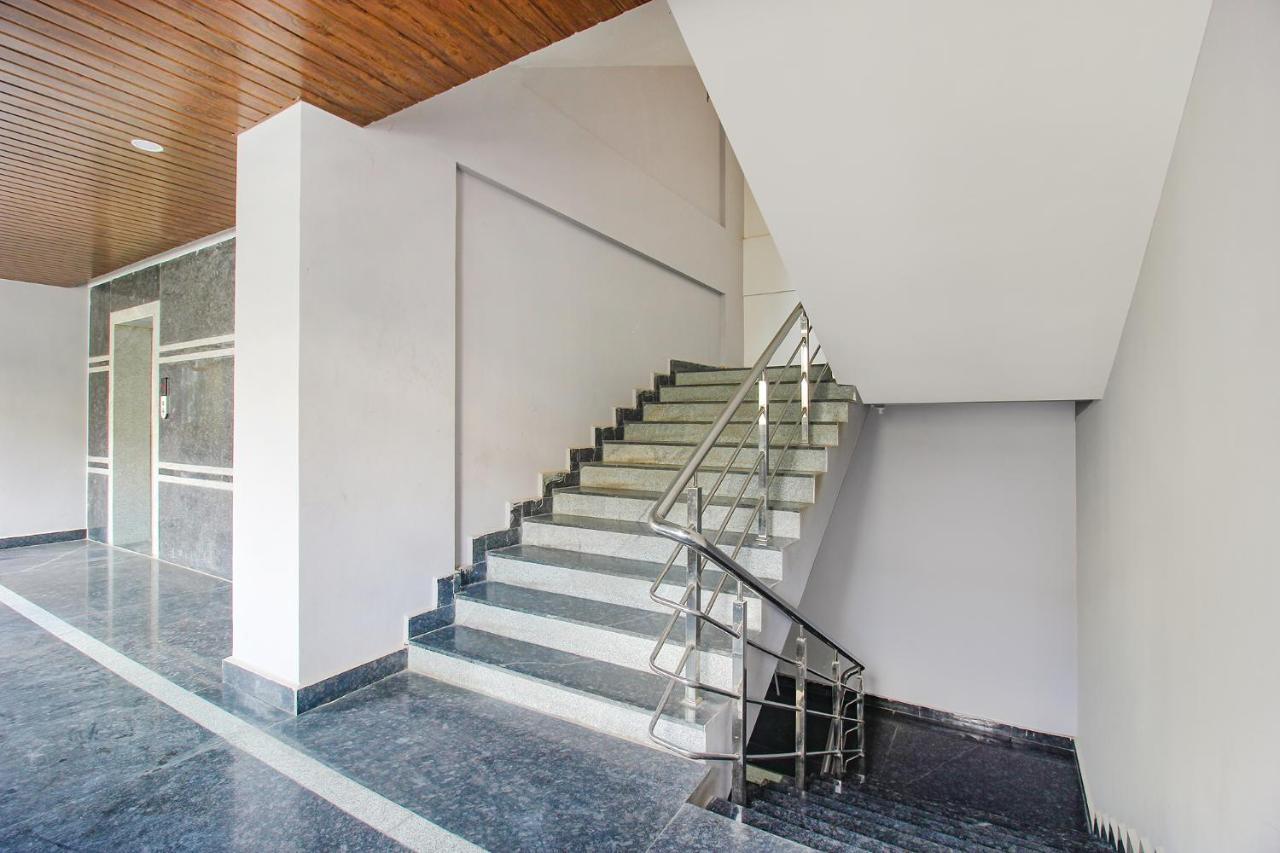 Fabhotel Ssr Fern Suites - 100M From Gsm Mall Madeenaguda Lingampalli Екстериор снимка