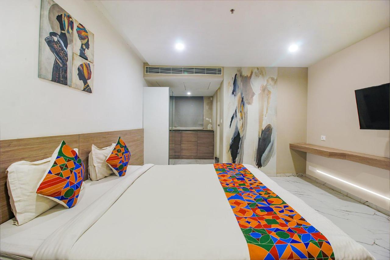 Fabhotel Ssr Fern Suites - 100M From Gsm Mall Madeenaguda Lingampalli Екстериор снимка