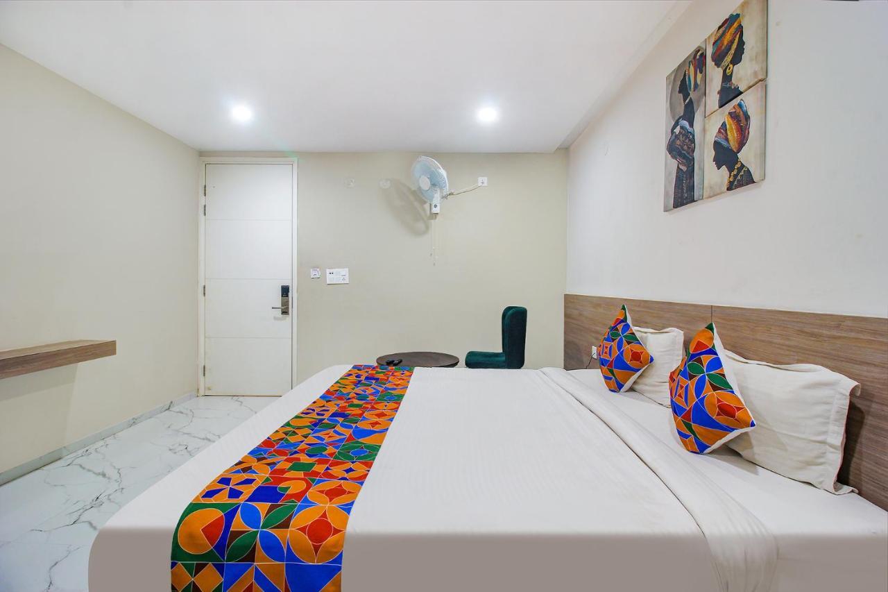 Fabhotel Ssr Fern Suites - 100M From Gsm Mall Madeenaguda Lingampalli Екстериор снимка