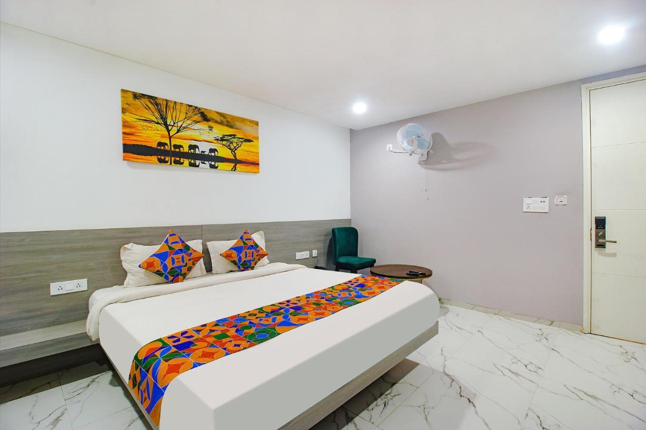 Fabhotel Ssr Fern Suites - 100M From Gsm Mall Madeenaguda Lingampalli Екстериор снимка