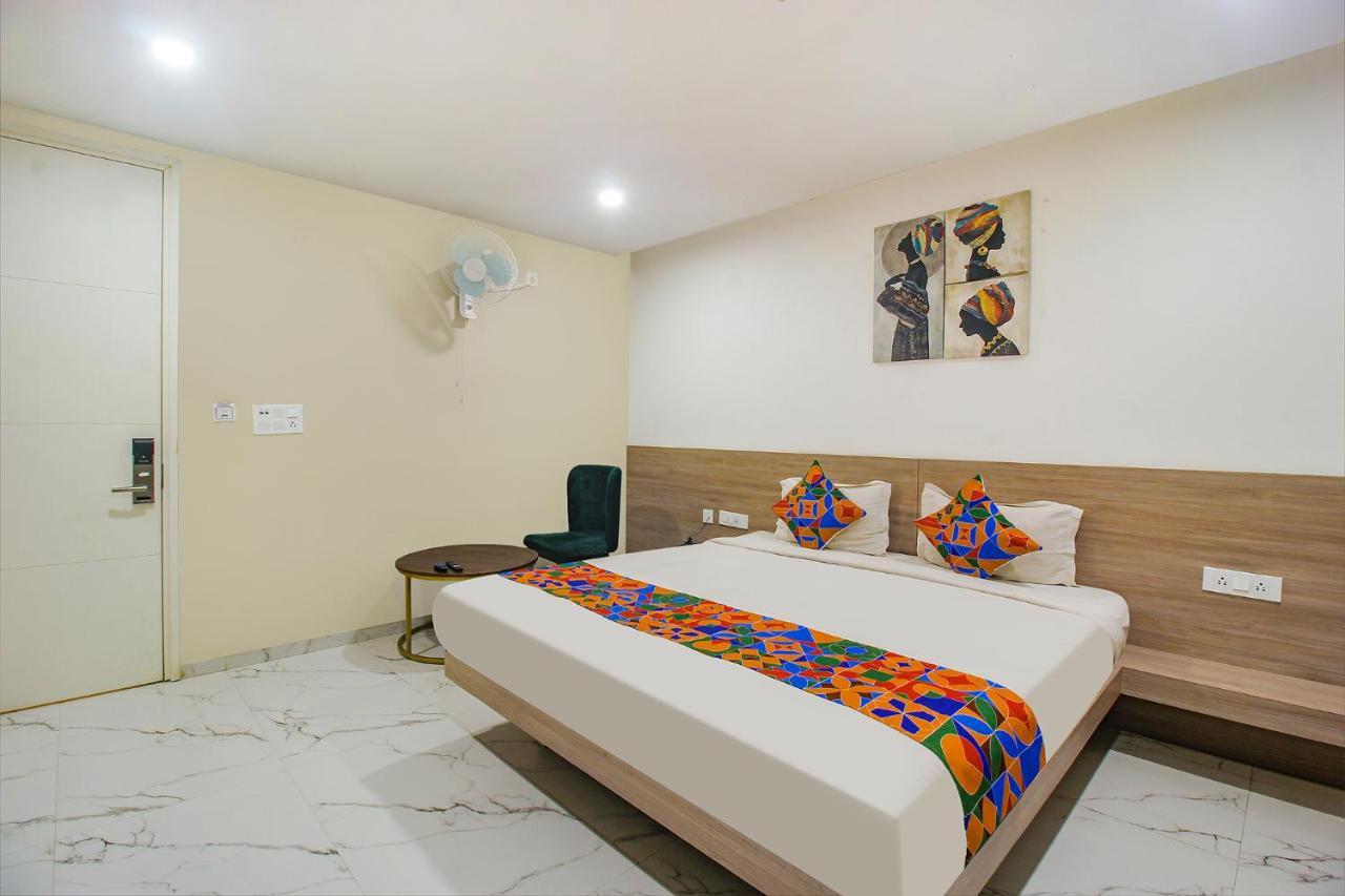 Fabhotel Ssr Fern Suites - 100M From Gsm Mall Madeenaguda Lingampalli Екстериор снимка