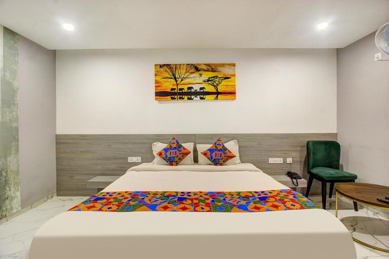 Fabhotel Ssr Fern Suites - 100M From Gsm Mall Madeenaguda Lingampalli Екстериор снимка