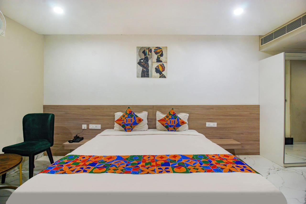 Fabhotel Ssr Fern Suites - 100M From Gsm Mall Madeenaguda Lingampalli Екстериор снимка