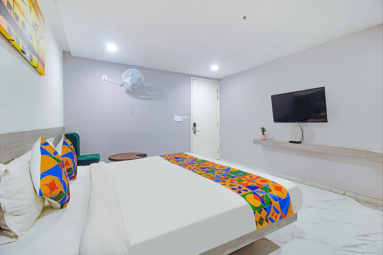 Fabhotel Ssr Fern Suites - 100M From Gsm Mall Madeenaguda Lingampalli Екстериор снимка