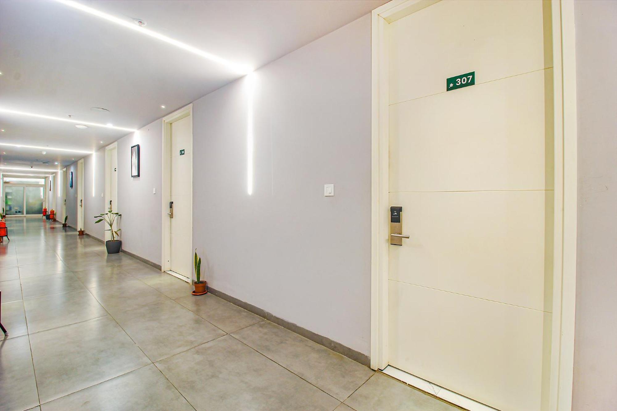 Fabhotel Ssr Fern Suites - 100M From Gsm Mall Madeenaguda Lingampalli Екстериор снимка