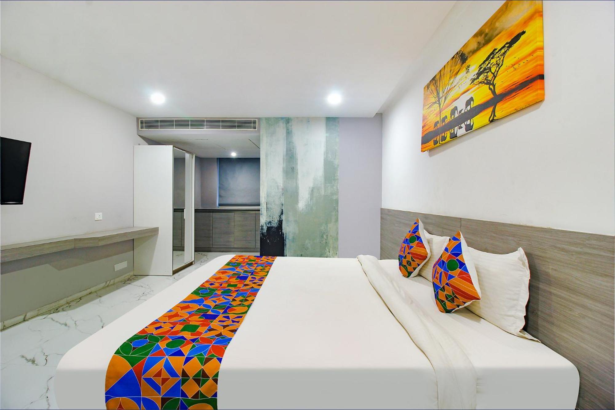 Fabhotel Ssr Fern Suites - 100M From Gsm Mall Madeenaguda Lingampalli Екстериор снимка